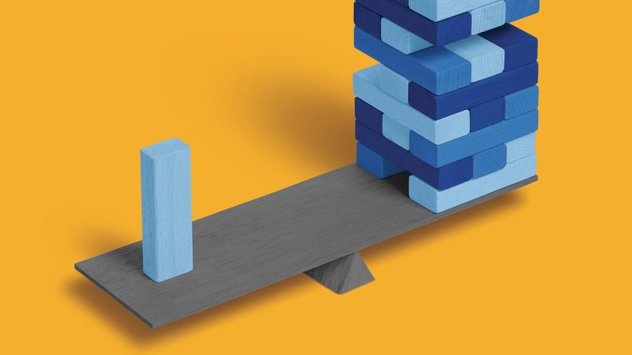 ilustración de una viga equilibrada con un bloque en un lado y una pila de bloques en el otro